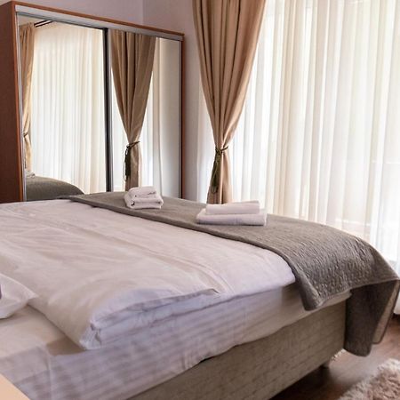 Nature Apartment - Minutes Away From The Old Town And Afi Mall Brașov Exterior foto