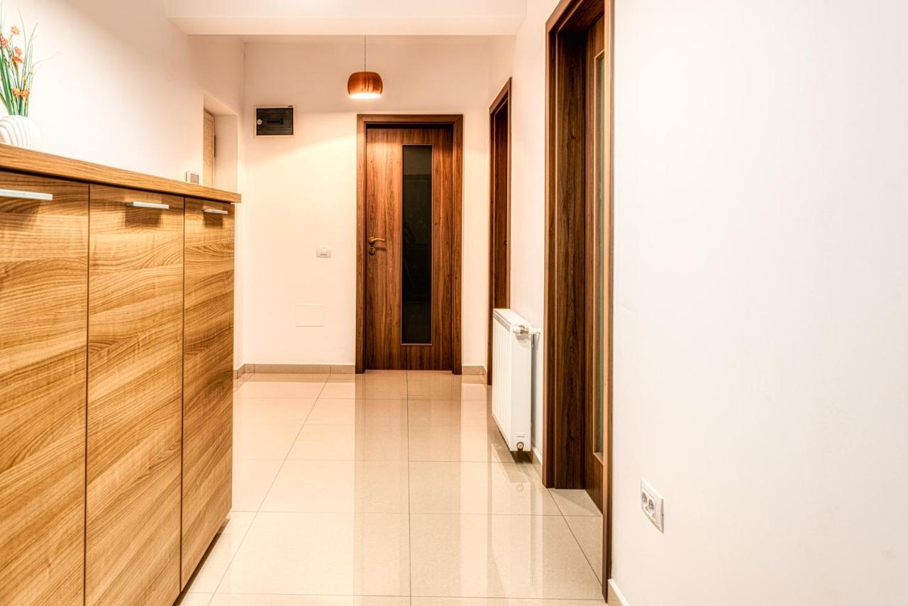 Nature Apartment - Minutes Away From The Old Town And Afi Mall Brașov Exterior foto