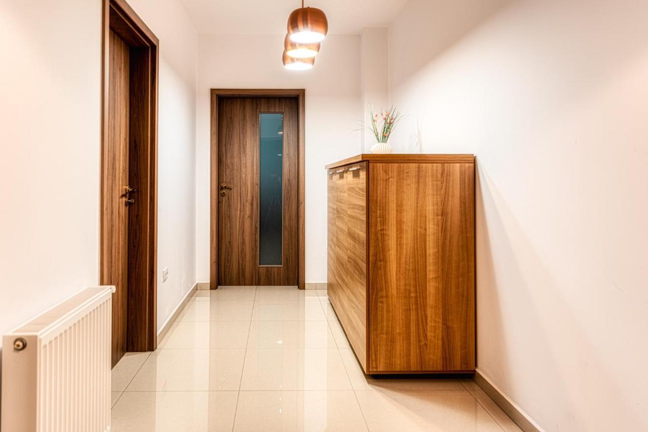 Nature Apartment - Minutes Away From The Old Town And Afi Mall Brașov Exterior foto
