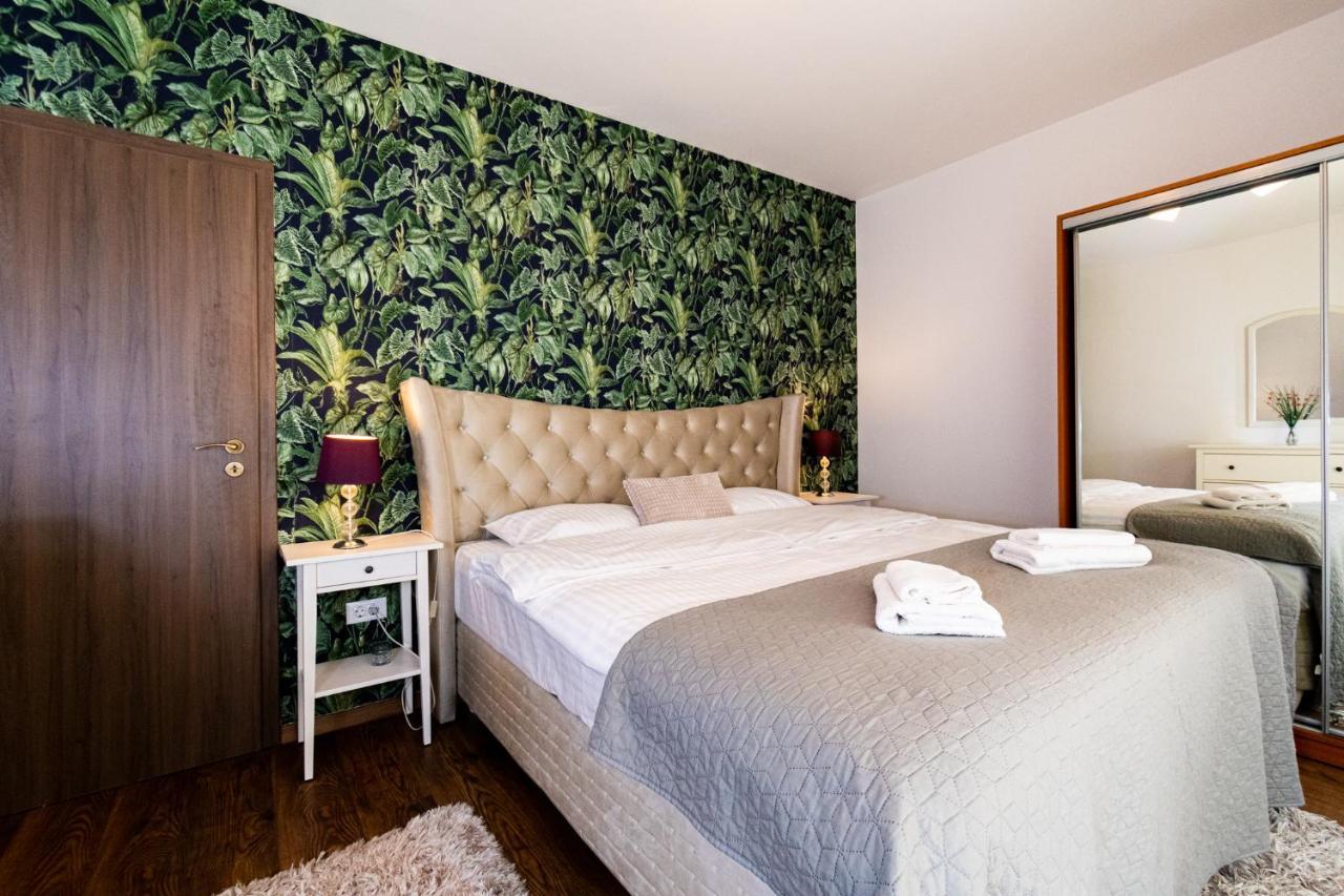 Nature Apartment - Minutes Away From The Old Town And Afi Mall Brașov Exterior foto